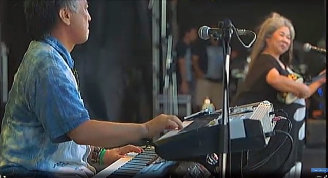 Koja with keyboardist.