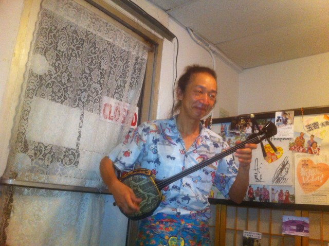 Our waiter spontaneously picked up a sanshin and sang some popular Okinawan songs, including "Asadoya Yunta" and The Boom's hit song "Shima Uta." We learned that he once played with a rock band in Tokyo.